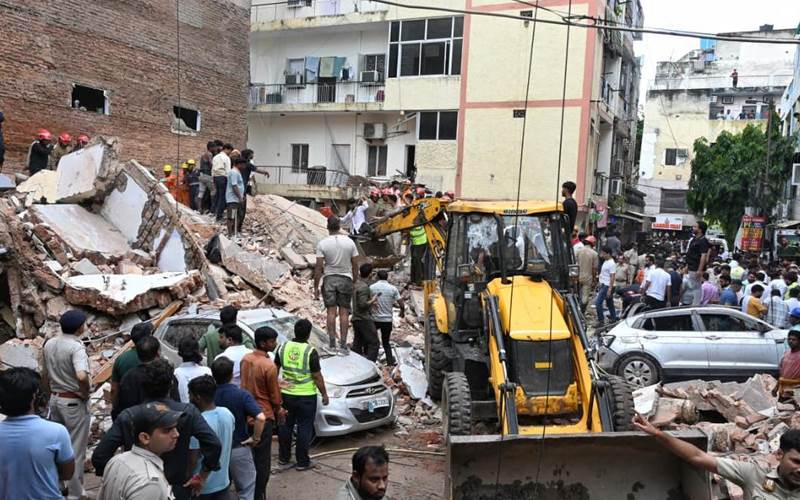 دہلی ستیہ نکیتن میں 50 سال پرانی عمارت منہدم، 6 افراد جاں بحق